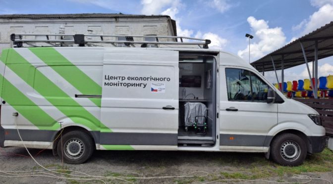 У Дніпрі показали, як працює мобільна станція моніторингу якості атмосферного повітря «Еол-1»